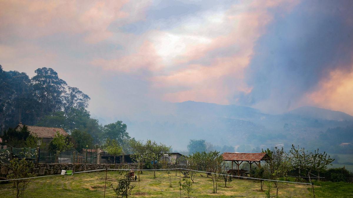 Incendio forestal en la Serra do Galleiro, que afectó a Ponteareas.