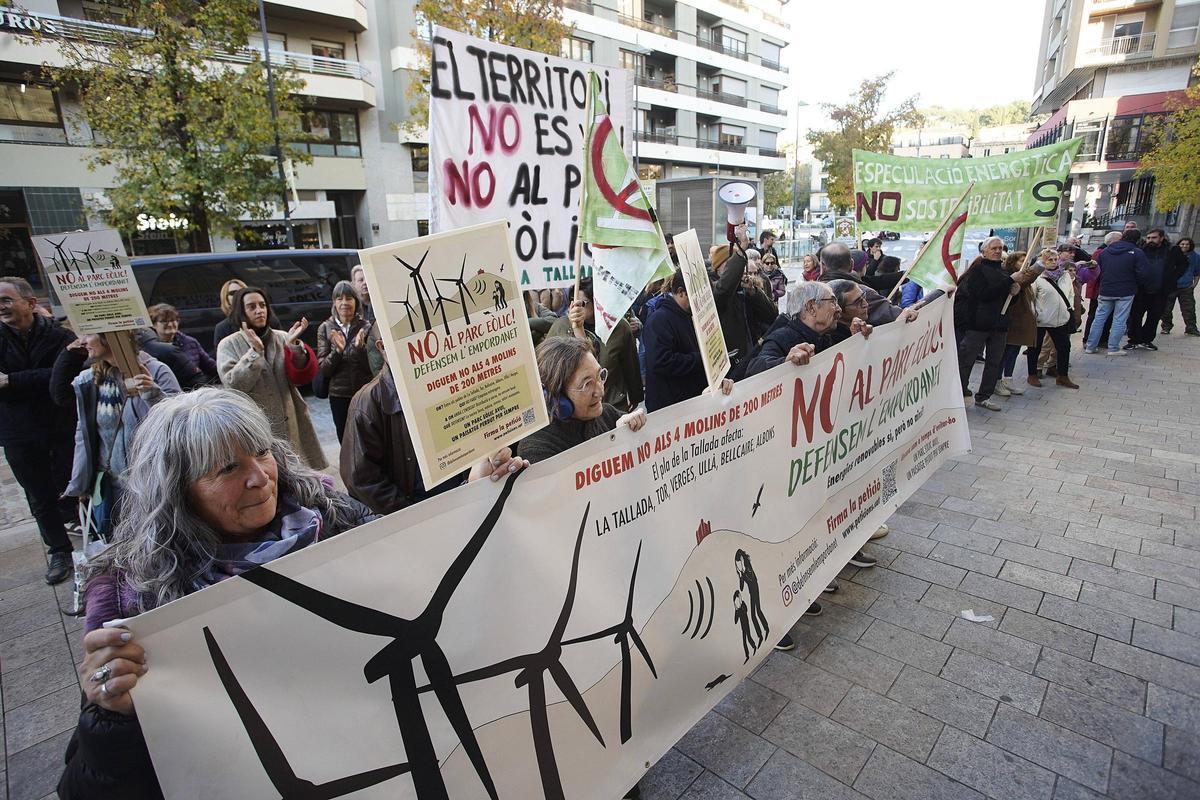 Les imatges de la protesta en contra del Parc Eòlic