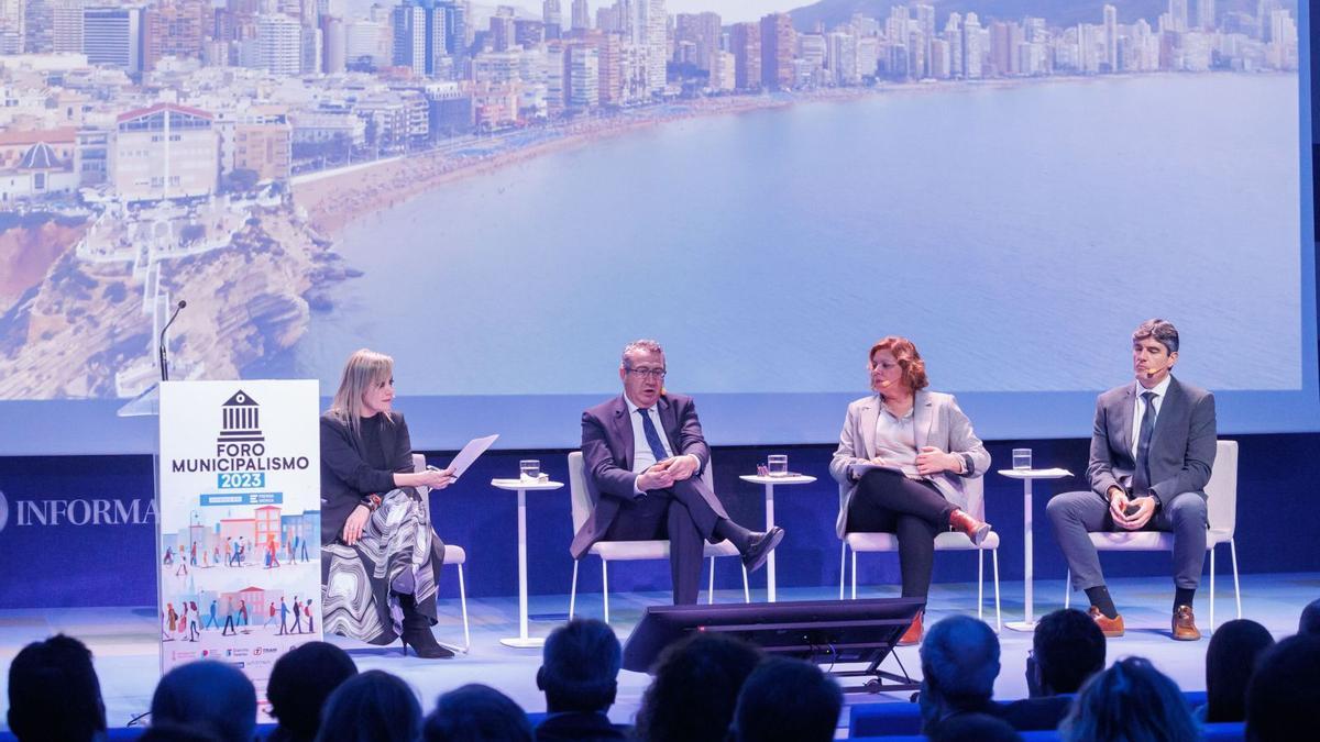 María Pomares, Toni Pérez, Mayte García y Marcos Zaragoza, en el Foro de Municipalismo.