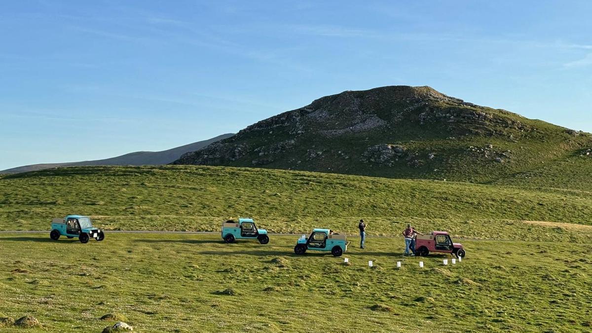 Recorridos en cuadriciclo eléctrico de E-pottok entre viñedos, una de las formas más accesibles de explorar el paisaje de Irouléguy.