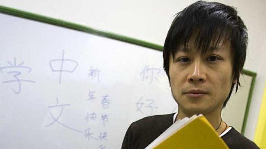 Nong-Ru imparte clases de chino en la Escuela Oficial de Idiomas de Alicante