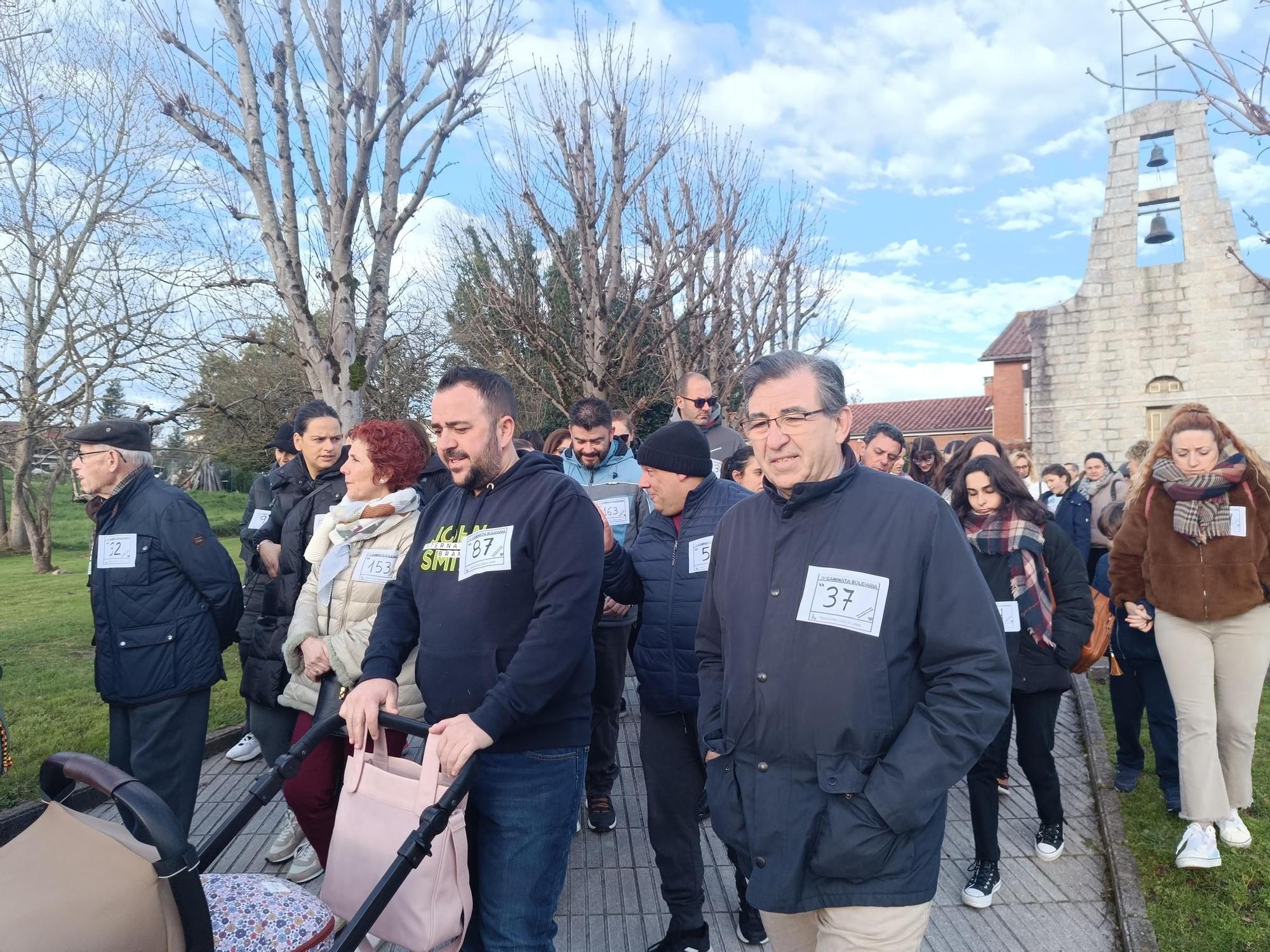 Más de 150 vecinos de Posada de Llanera marchan por la solidaridad