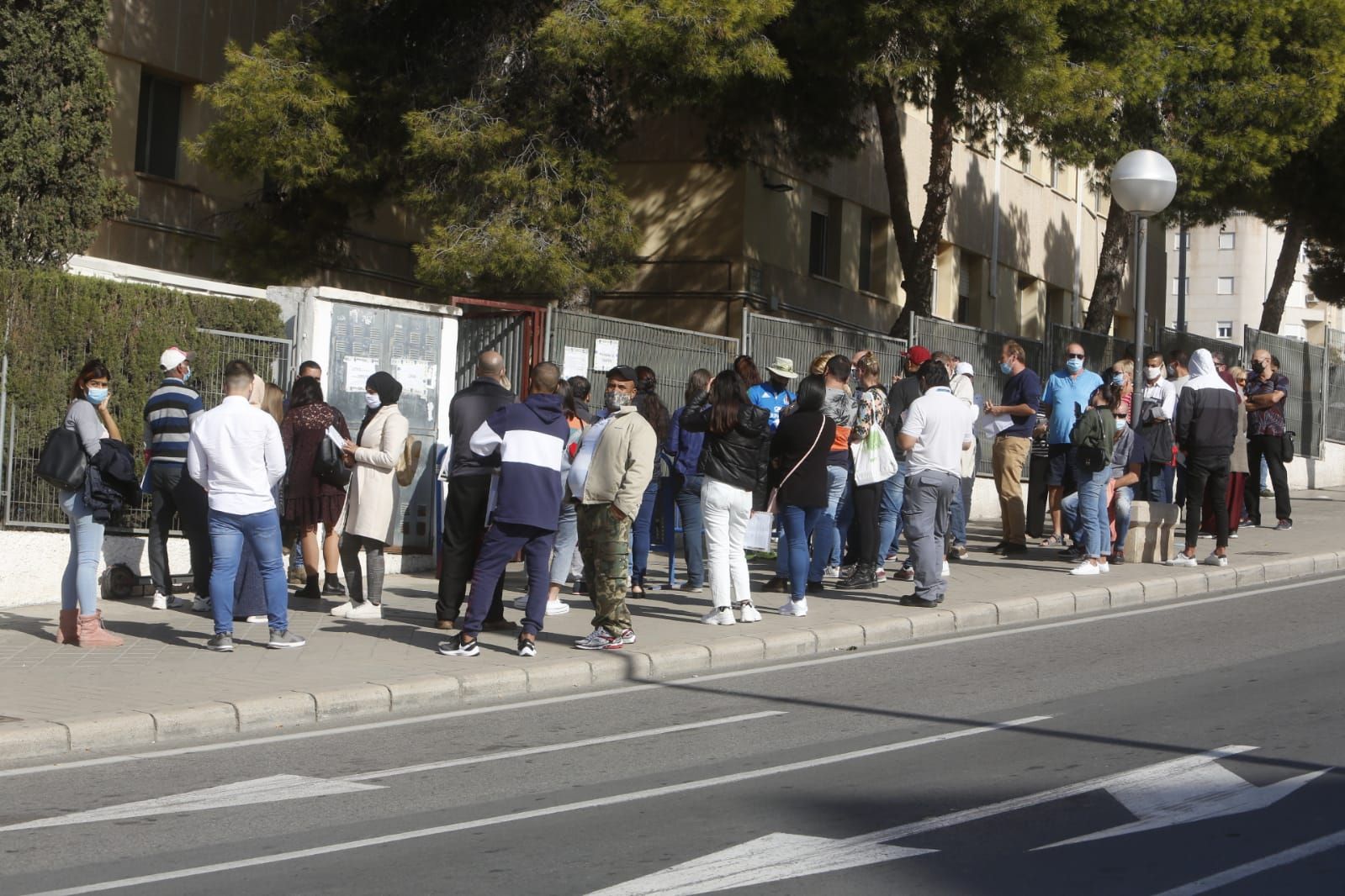 Colas en la oficina de extranjería de Alicante