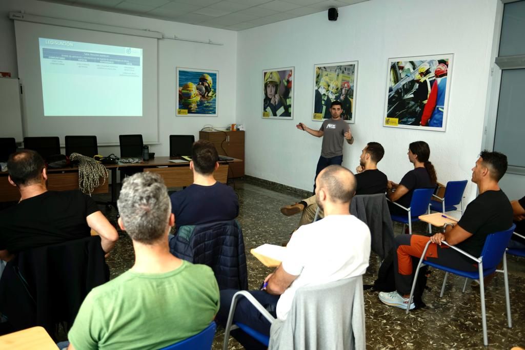 Curso de prevención en altura para bomberos de Gran Canaria