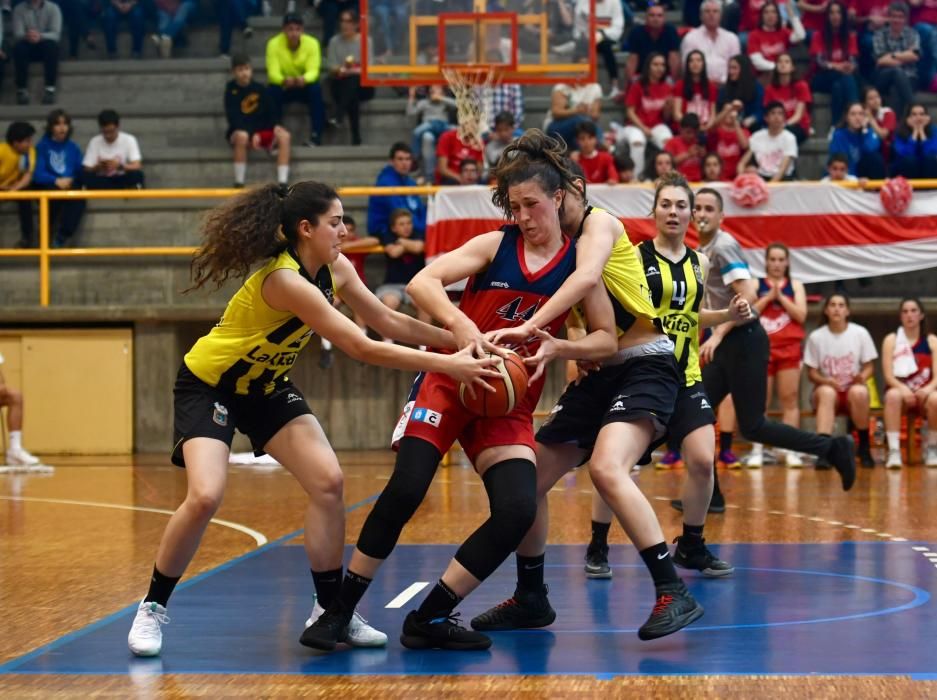 El equipo coruñés, anfitrión de la fase de ascenso a la Liga Femenina 2, venció al Lagunak Lakita navarro gracias a su solidez defensiva y su trabajo en ataque.
