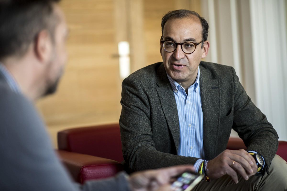 El alcalde de Cáceres, Rafa Mateos, durante la entrevista con El Periódico Extremadura.