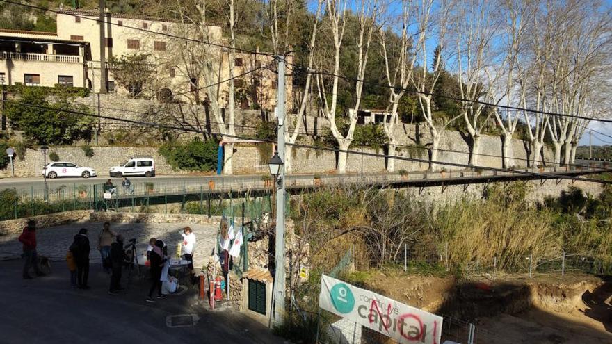 Unas 200 personas reivindican en Deià un pueblo &quot;no sólo para millonarios&quot;