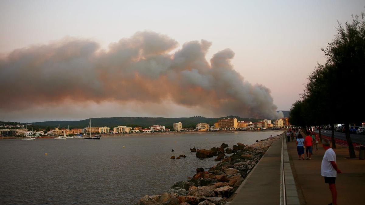 L'incendi del Montgrí vist des de l'Escala