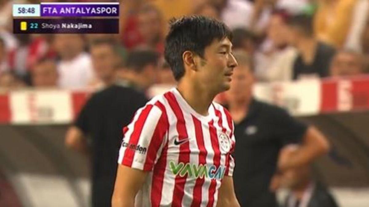 Shoya Nakajima, tras ser expulsado con el Antalyaspor.