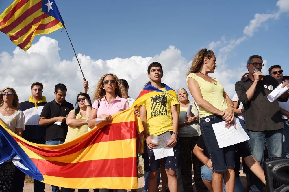 Celebració dels 52 anys de Jordi Turull a l'exterior de Lledoners