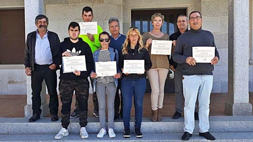 Participantes en el curso con formadores y el alcalde de Pereruela.