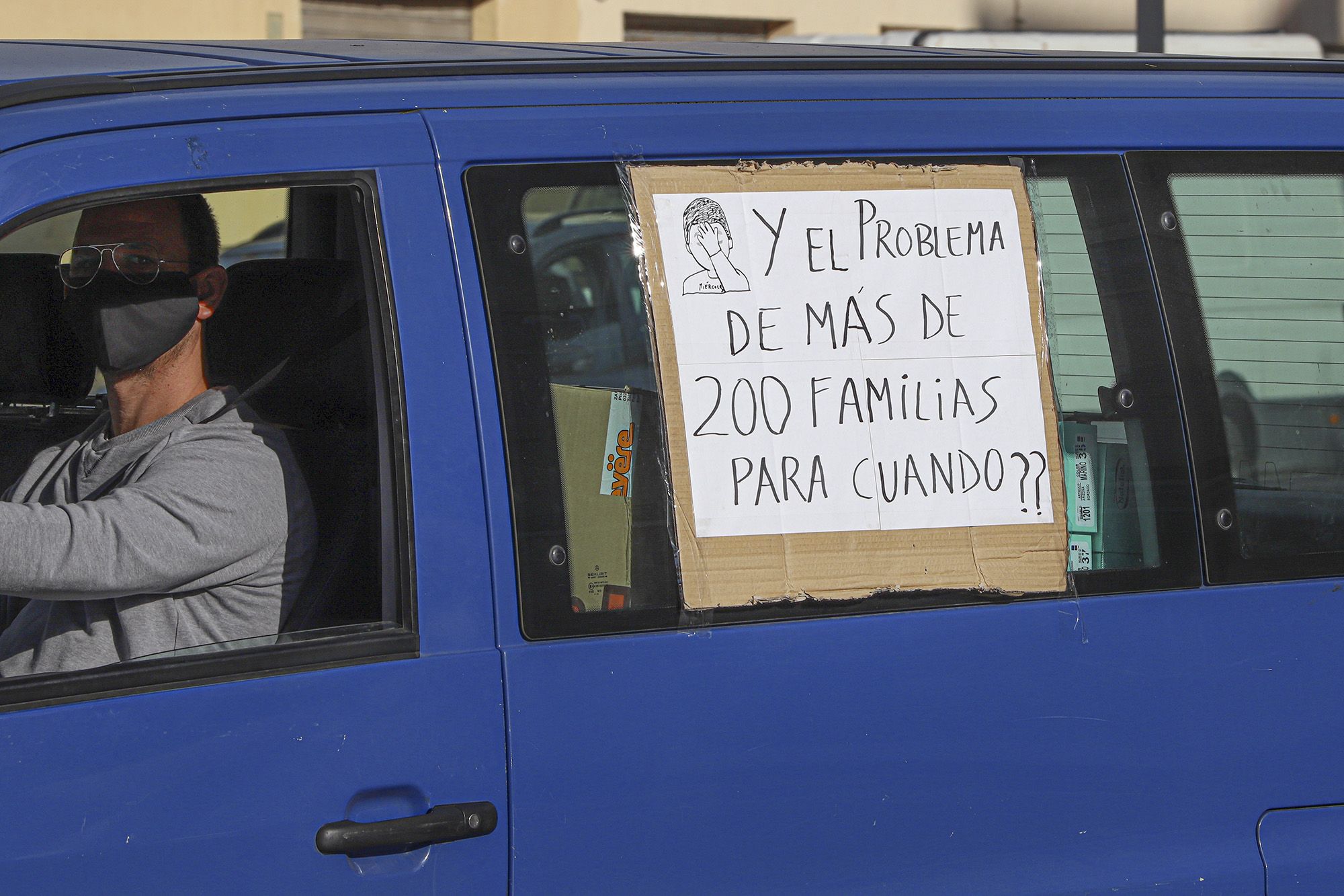 Protesta de los vendedores ambulantes de Guardamar por el cambio de ubicación del mercadillo