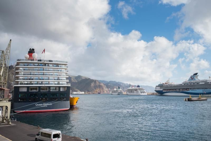 Cinco grandes cruceros coinciden en Tenerife