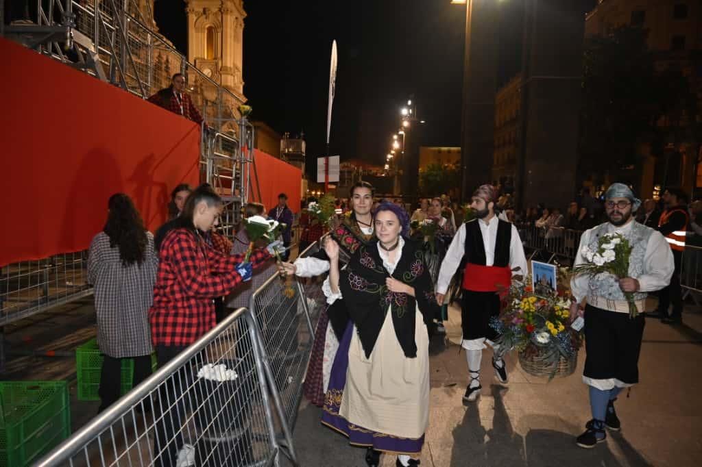 En imágenes | Zaragoza vive su día grande con la Ofrenda de Flores a la Virgen del Pilar