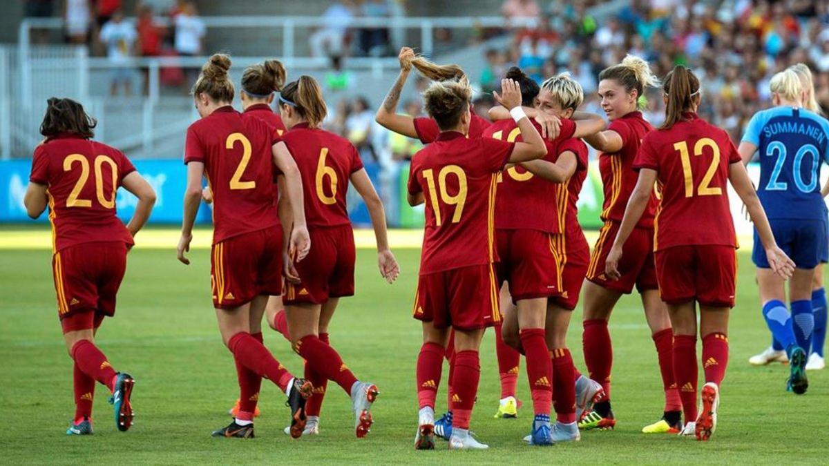 La selección española celebra su clasificación para Francia 2019