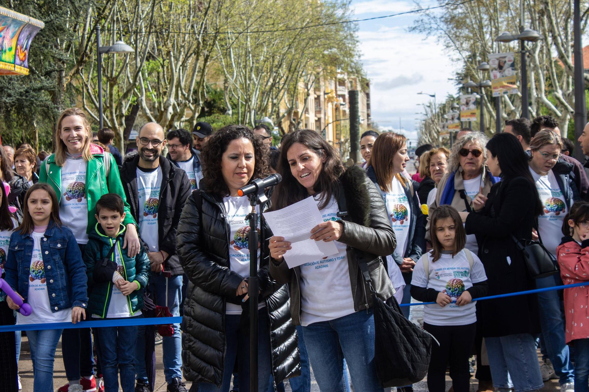 GALERÍA | Marcha solidaria por el autismo en Zamora: cuentos, magia y baile