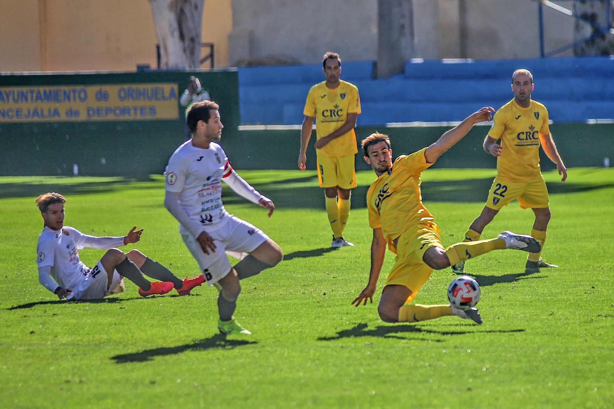 El Orihuela vence al Peña Deportiva y se sitúa tercero