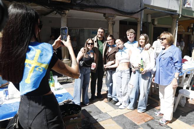 En imágenes: Así fue la Comida en la Calle de Avilés más política