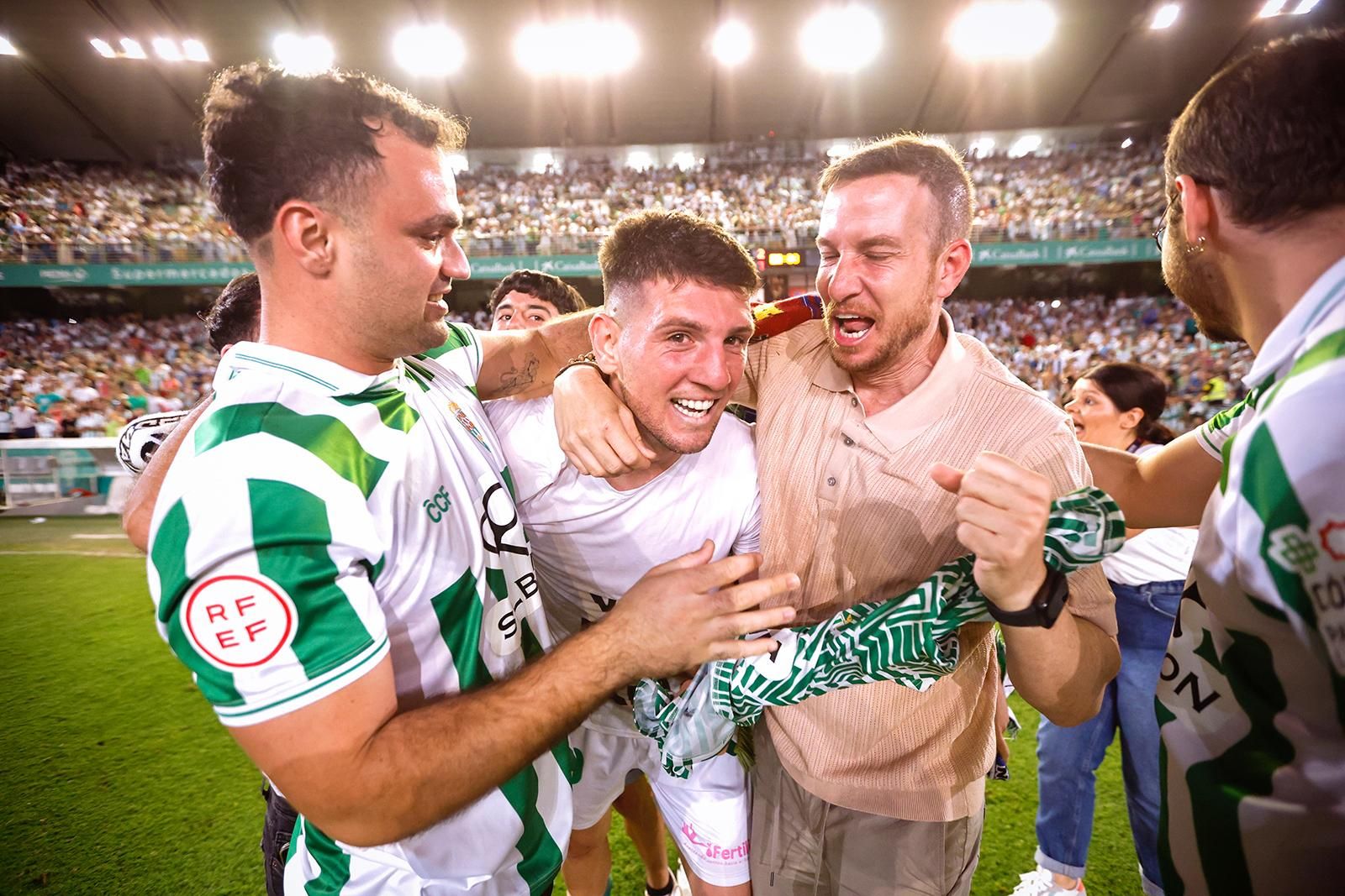 El Córdoba CF vuelve a Segunda / Las mejores imágenes de una noche para la historia