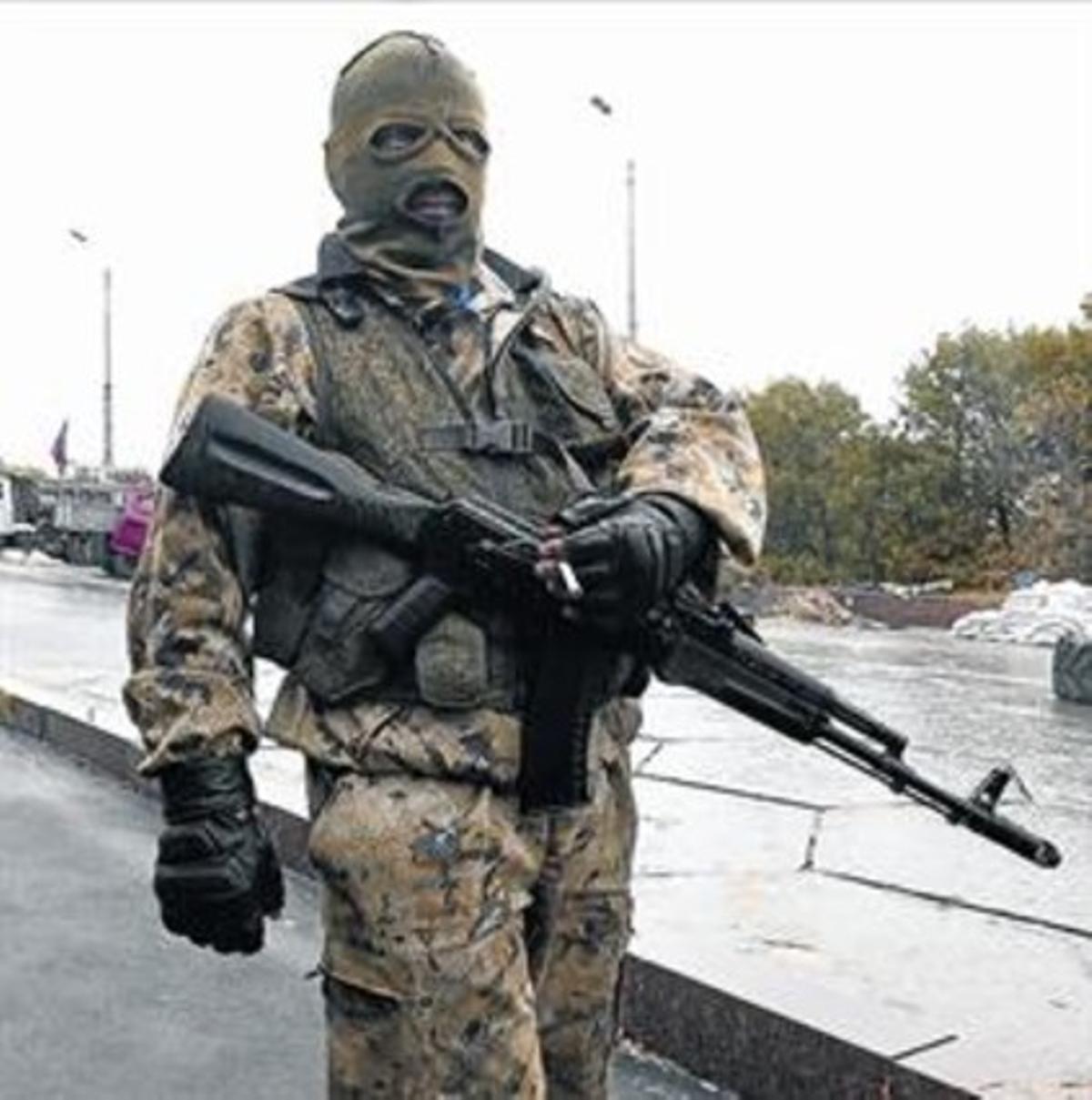 Punt de control 8Un prorús, en la ruta a l’aeroport de Donetsk.