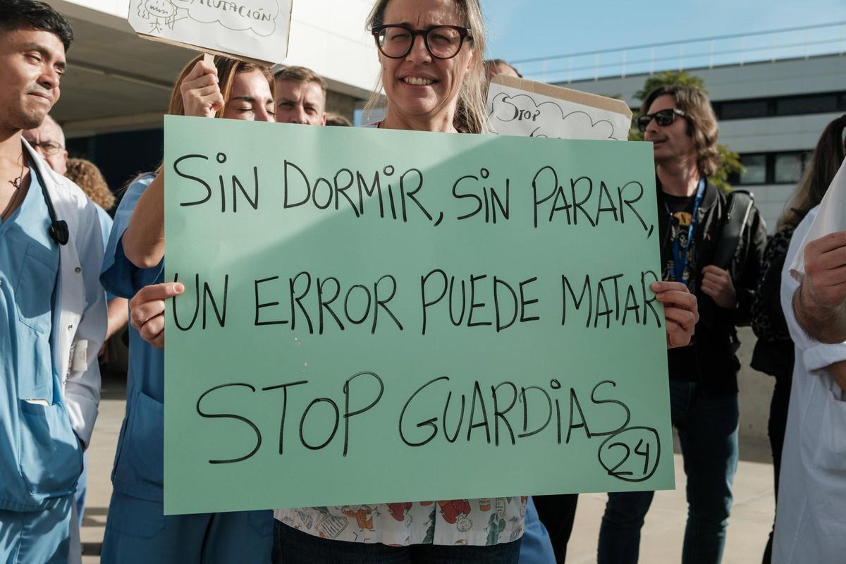 Todas las fotos de la concentración de médicos en el Hospital de Ibiza
