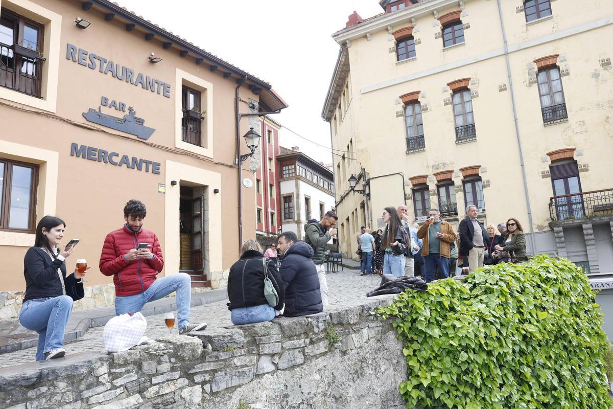 Semana Santa con "sabor a verano" en Gijón: en imágenes Semana Santa con "sabor a verano" en Gijón: en imágenes
