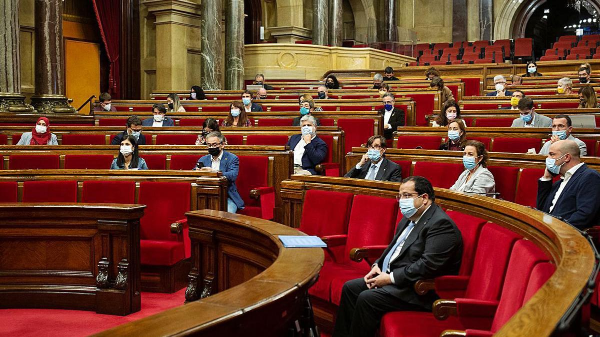 Diversos diputats en la sessió del Parlament d’ahir
