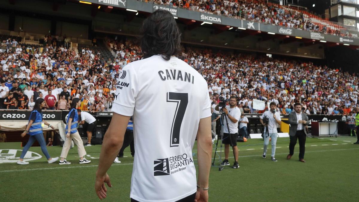 Cavani, en su presentación en Mestalla