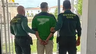 Detenido un hombre que intentó ahogar con el cinturón de seguridad a un taxista de Elvas en Olivenza