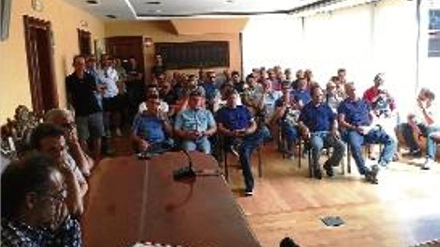 Imatge de la primera reunió dels industrials amb el consistori.