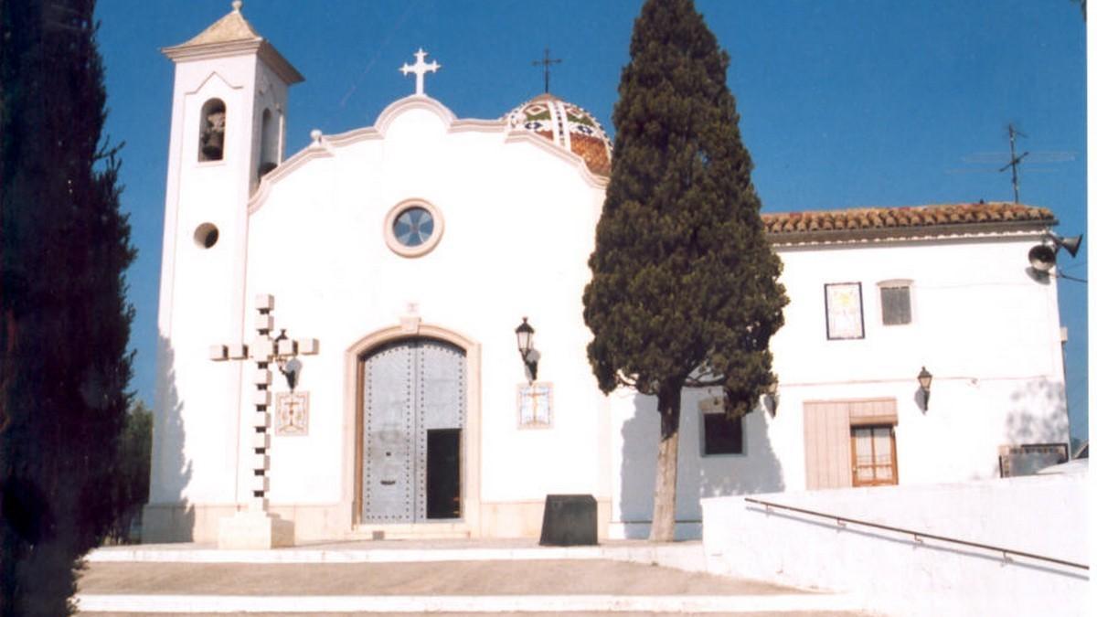 La ermita del Crist del Miracle está situada en lo alto de Llosa de Ranes, en un enclave singular rodeado de naturaleza.