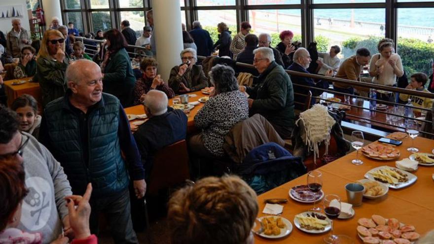 Los ingenieros técnicos industriales, en el ‘brunch’ en honor a su patrón. | LOC