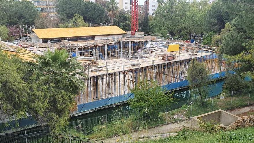 La estructura de la futura Biblioteca Central, en el parque del Arroyo de La Represa, durante las obras.