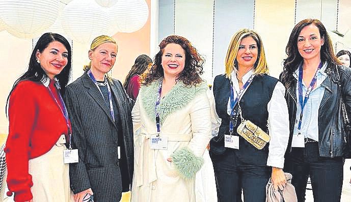 Carme Coll, Anuska Menéndez, Mercedes Fuentes, María Barceló y Laura Mójer.