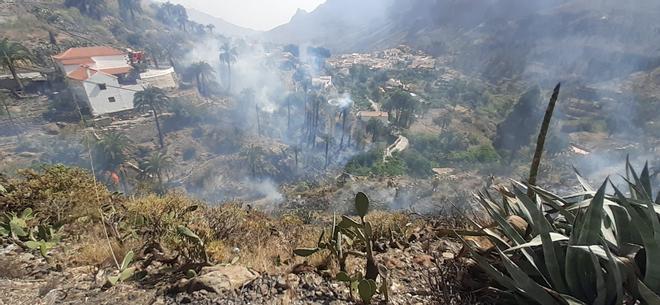 Incendio forestal en Fataga