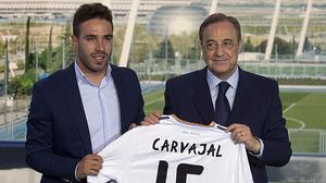 Presentació del lateral dret com a jugador del Madrid, que torna al club blanc després d’un any al Bayern Leverkusen.