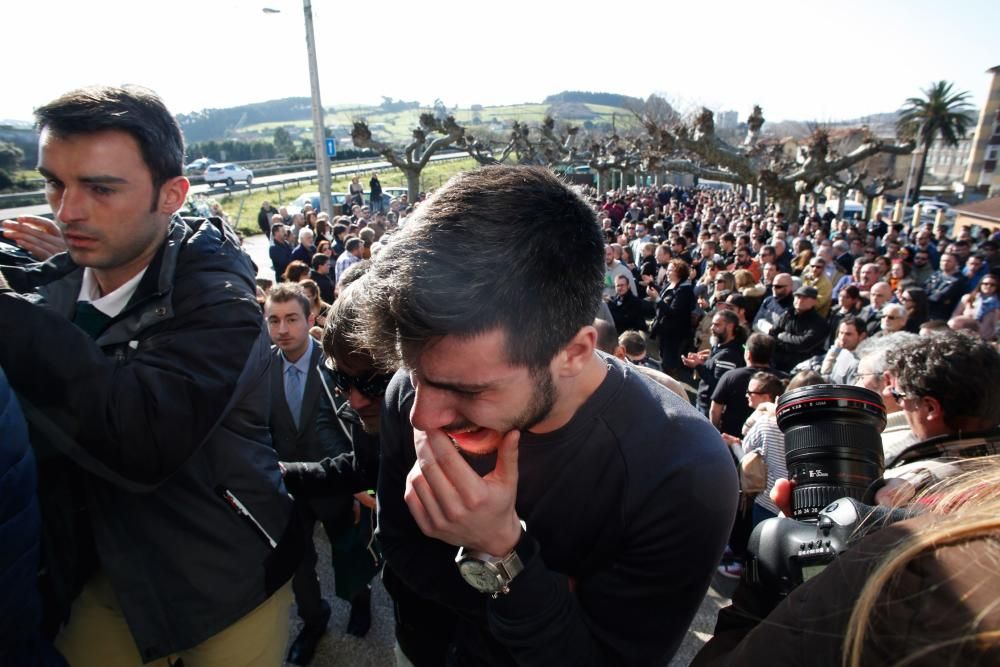 La gran familia del deporte asturiano rinde homenaje póstumo al futbolista Hugo Suárez