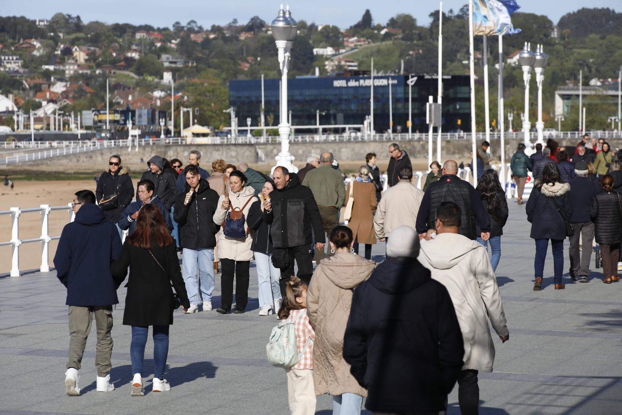 En imágenes: Ambiente de turistas en Gijón por el puente de mayo