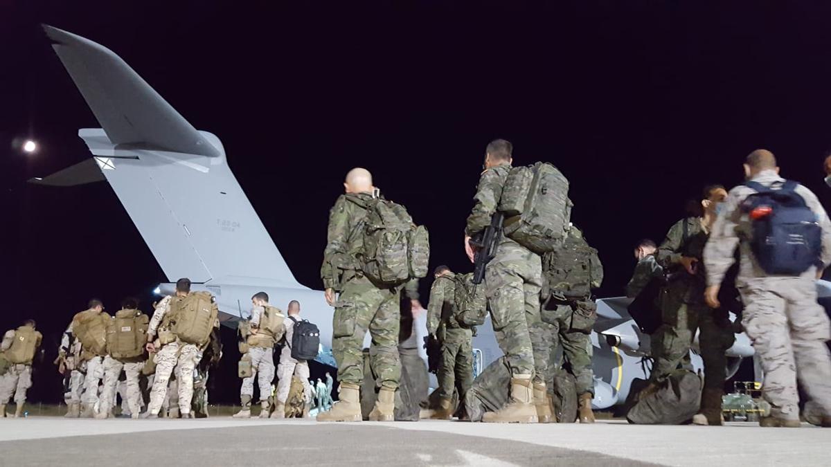 El primer avión para la repatriación de españoles de Afganistán despega de Zaragoza