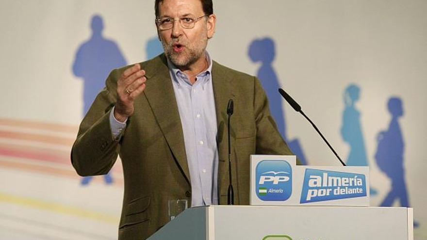 El líder del Partido Popular, Mariano Rajoy, durante su intervención en el acto de clausura del XI Congreso Provincial de su partido en Almería, que se ha celebrado en el Palacio de Exposiciones y Congresos de Aguadulce (Almería). EFE/Carlos Barba