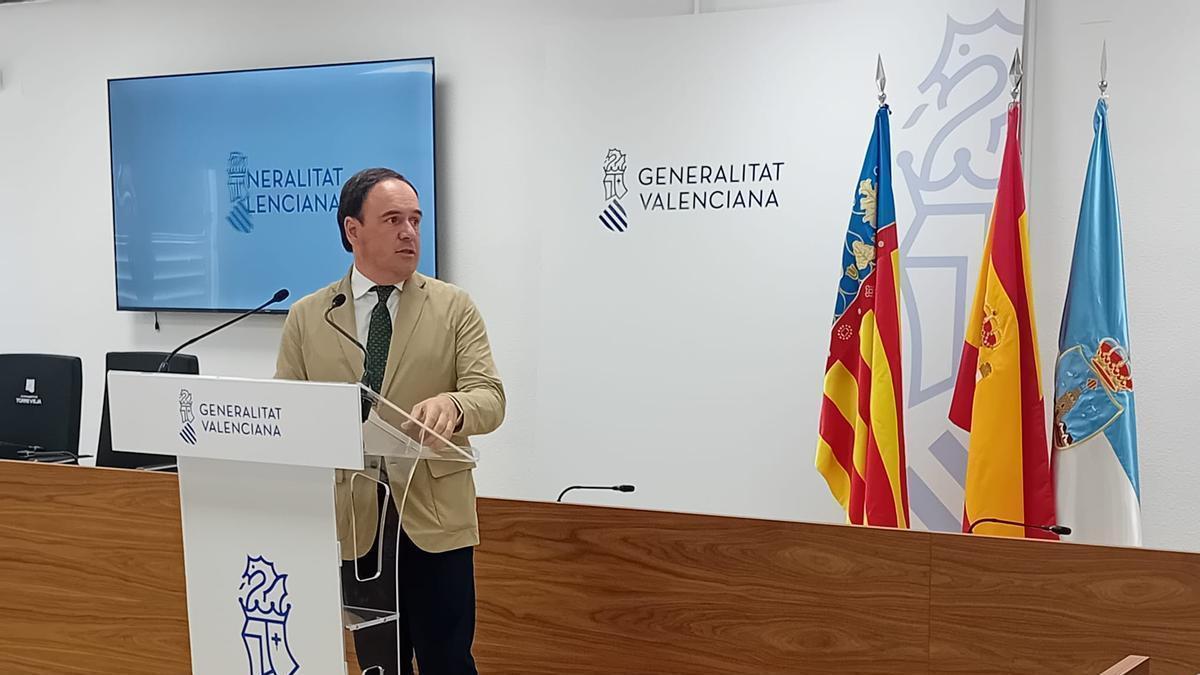 El presidente de la Generalitat, Juanfran Pérez Llorca, pronuncia una declaración institucional sobre educación en Torrevieja