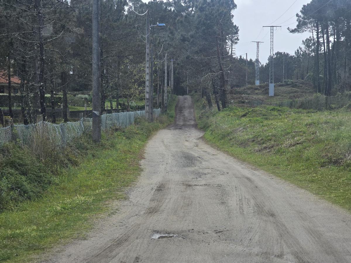 Uno de los caminos del barrio de O Carreiro.