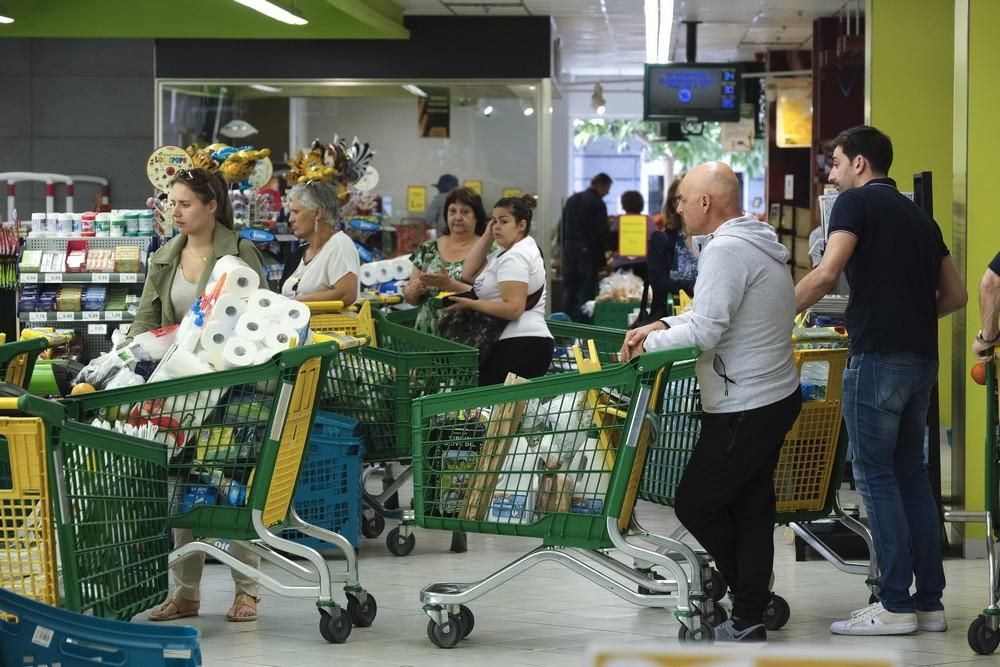 Acopio en supermercados por el coronavirus.