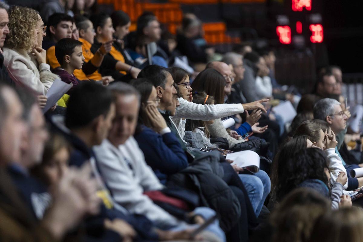 Entrenamiento abierto con la afición de Valencia Basket