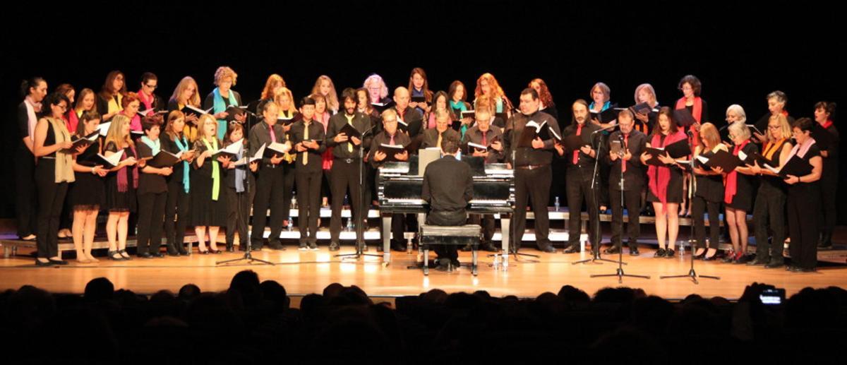 La Coral de la UA forma a sus integrantes en coro a nivel musical, social y cultural.