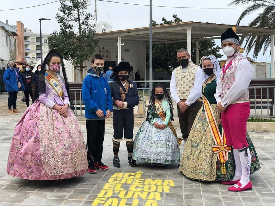 Representantes, junto al &quot;cor d&#039;una falla&quot;, en las Fallas Virtuales.