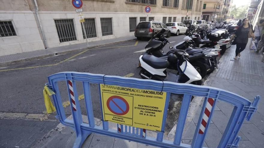 Vallas en el límite del centro con Avenidas.