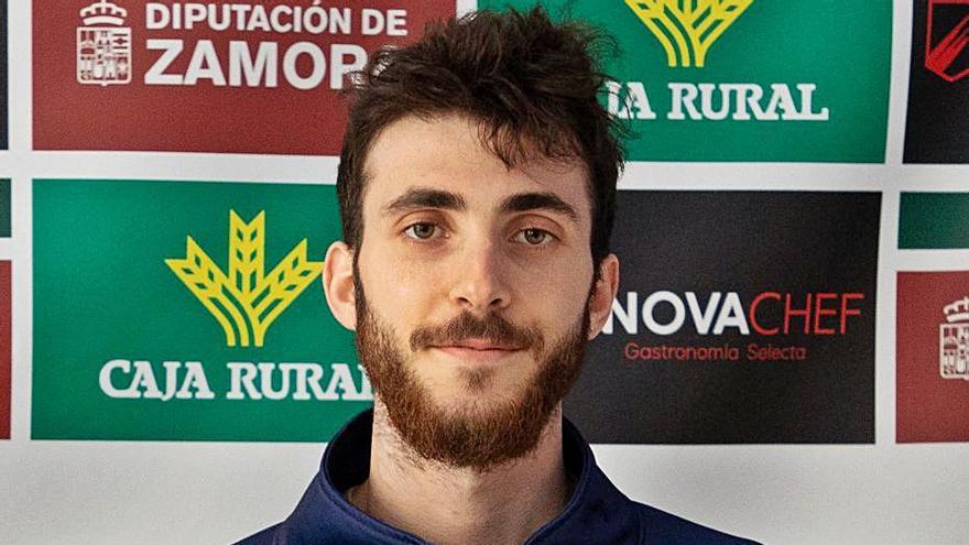 Sergi Costa, jugador del Innova Chef, ayer en la sede del CB Zamora.