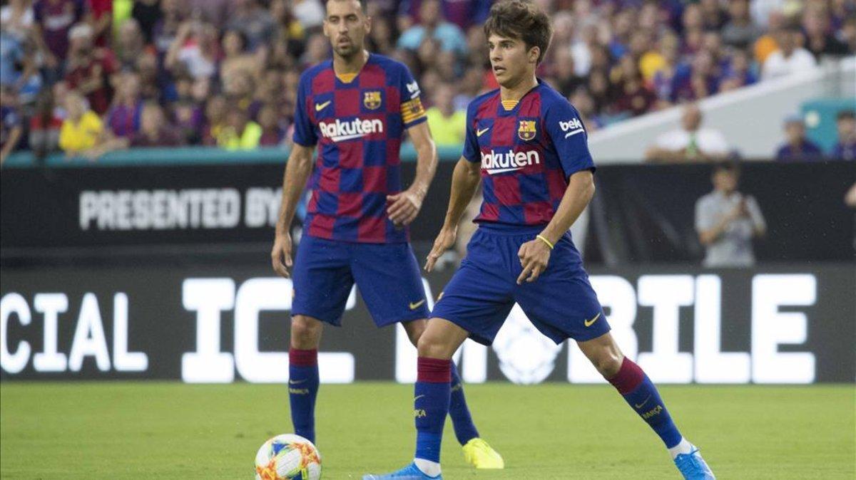 Riqui Puig aspira a ocupar la plaza del sancionado De Jong