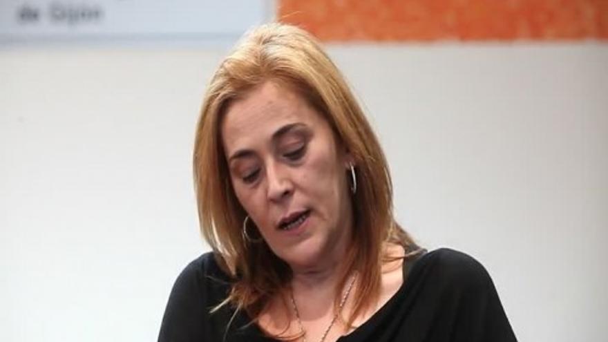Monserrat Magnien, madre de Carla, una niña de 14 años que se suicidó en  Gijón víctima de acoso escolar - La Nueva España